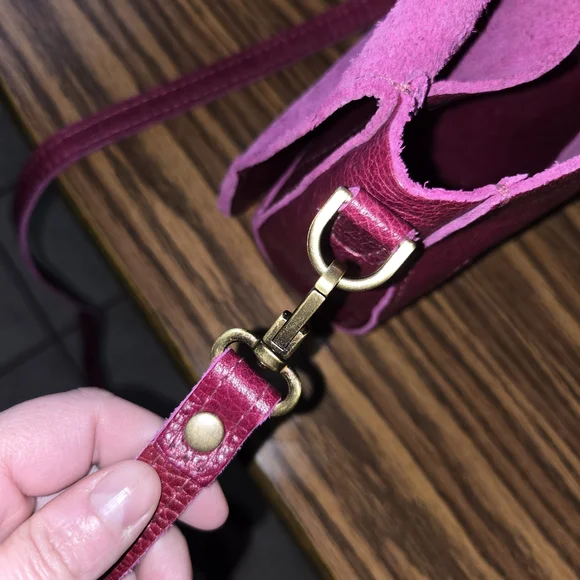 Portland Leather Fuchsia Crossbody Bag - Picture 3 of 7